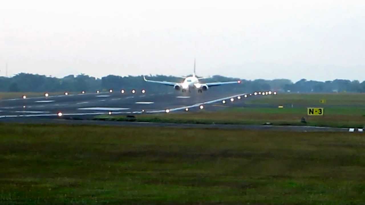 Garuda Indonesia landing at Adisutjipto International Airport