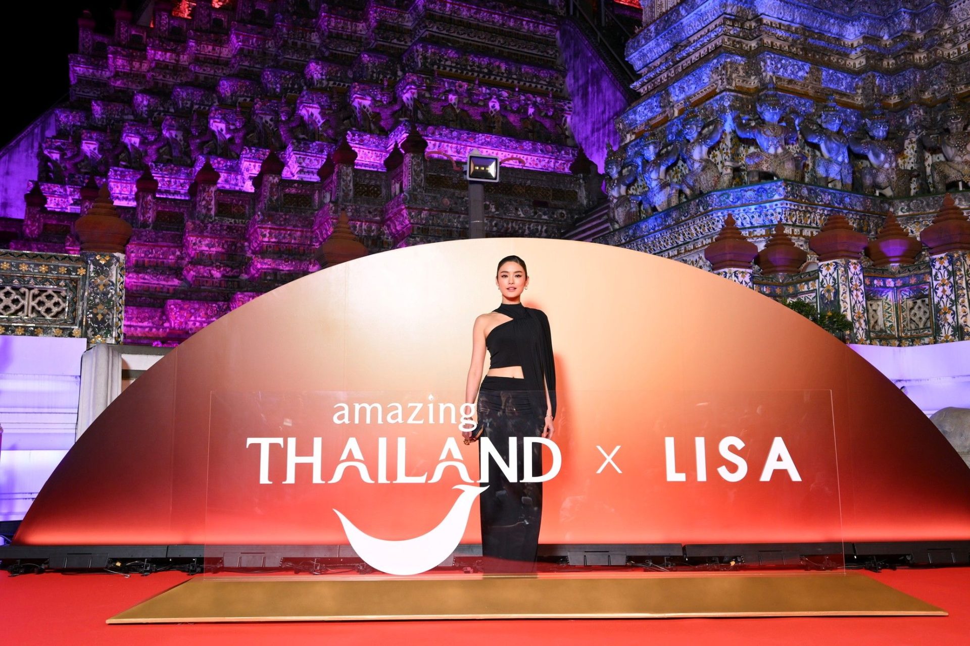 The unveiling of “Lalisa LISA Manobal”, a world-renowned rapper, singer, dancer and actor, as the Amazing Thailand Ambassador at Wat Arun in Bangkok.
