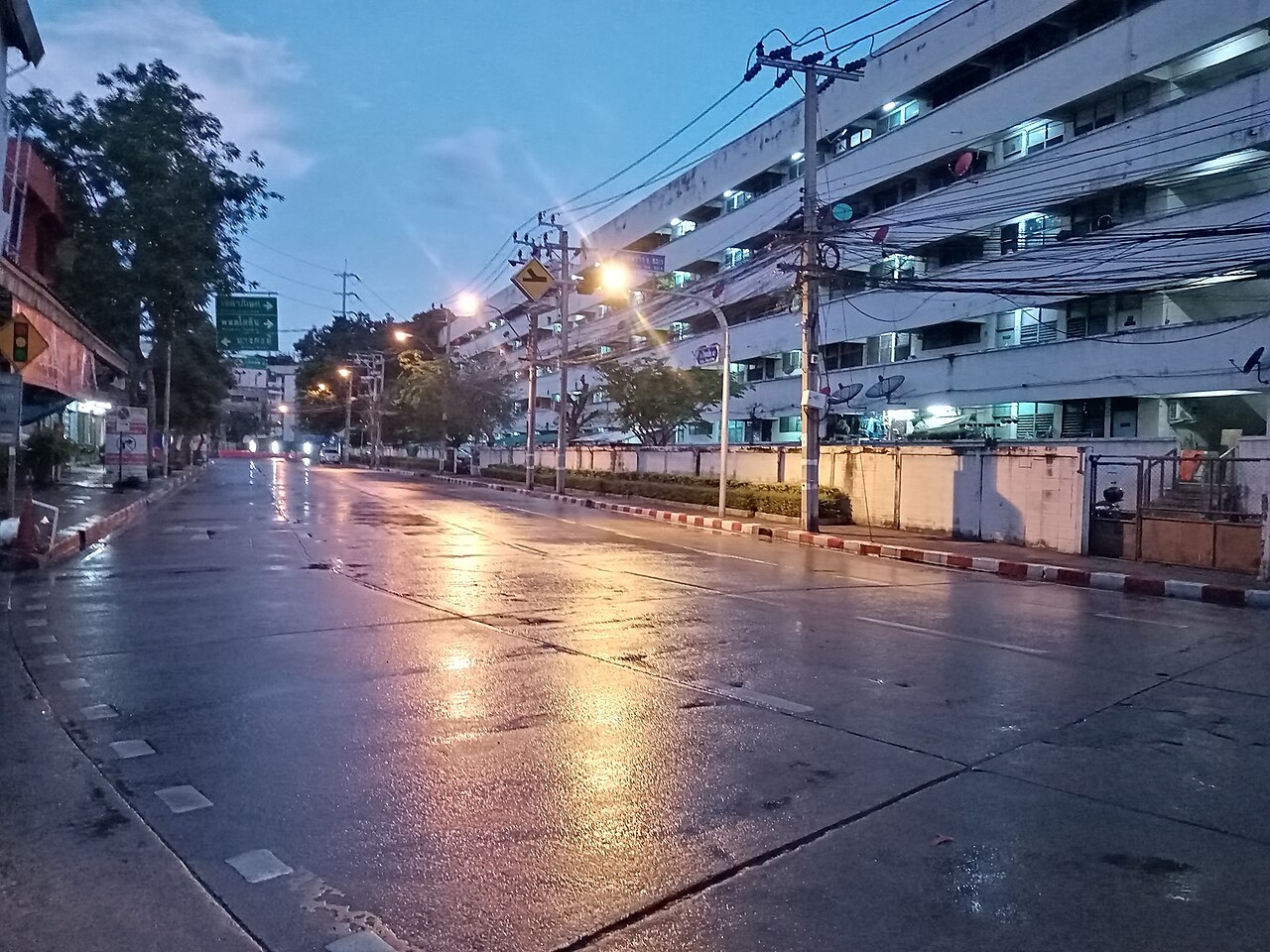 Chokchai 4 Rd. in Bangkok, the main street of Chokchai 4 Market.