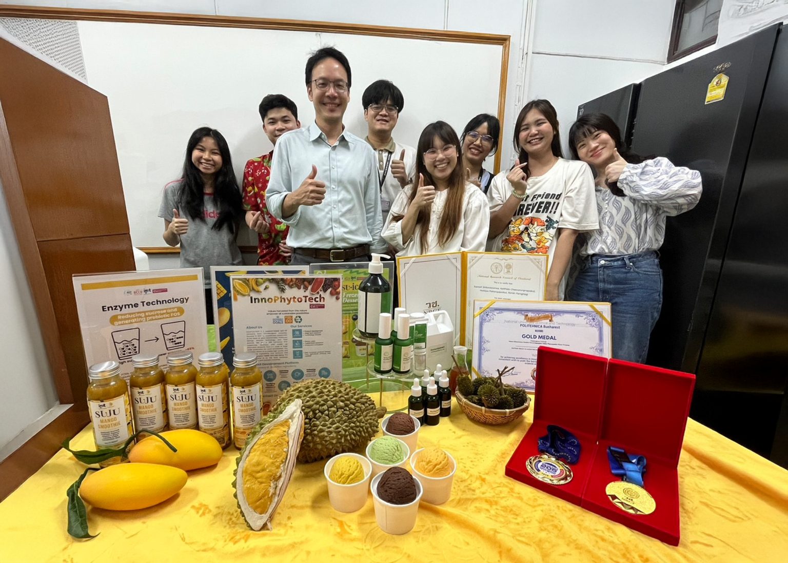 Professor Dr. Supaart Sirikantaramas and his team.