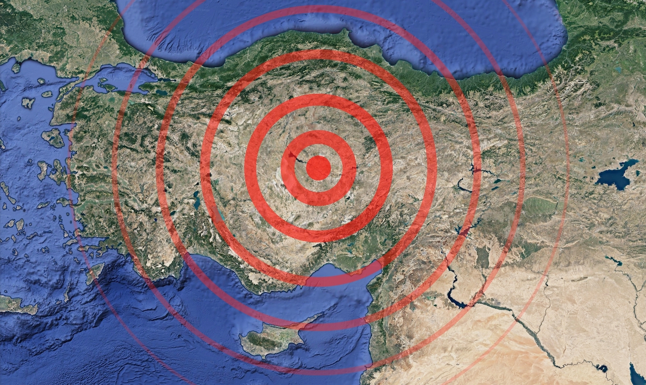 Turkey earthquake map and earthquake signal.