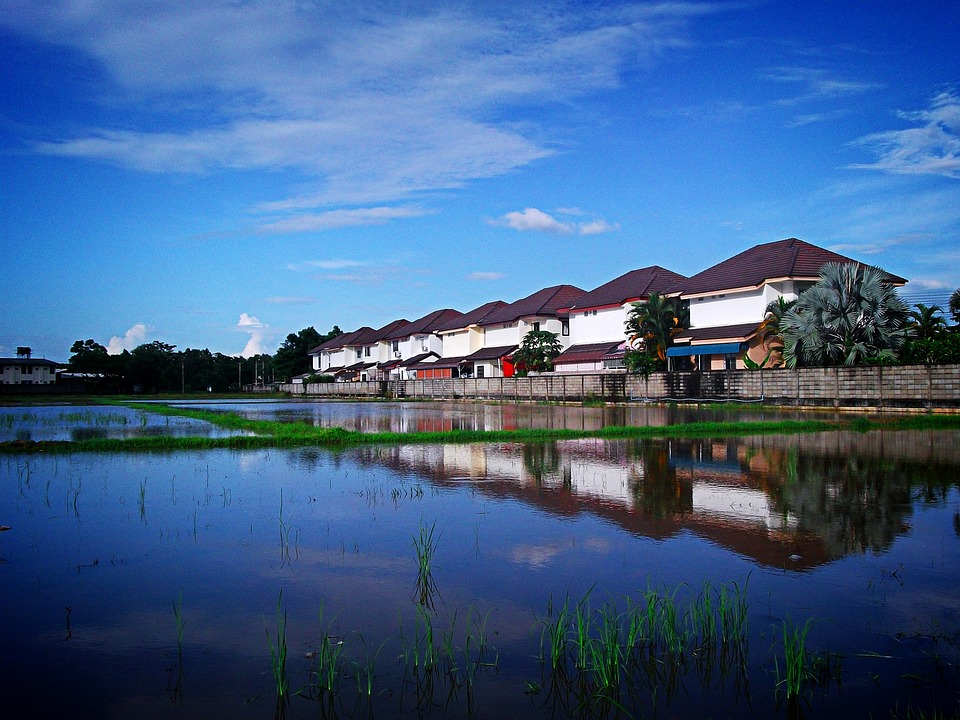 Floods in Phayao due to overflowing of the Mae Tam river