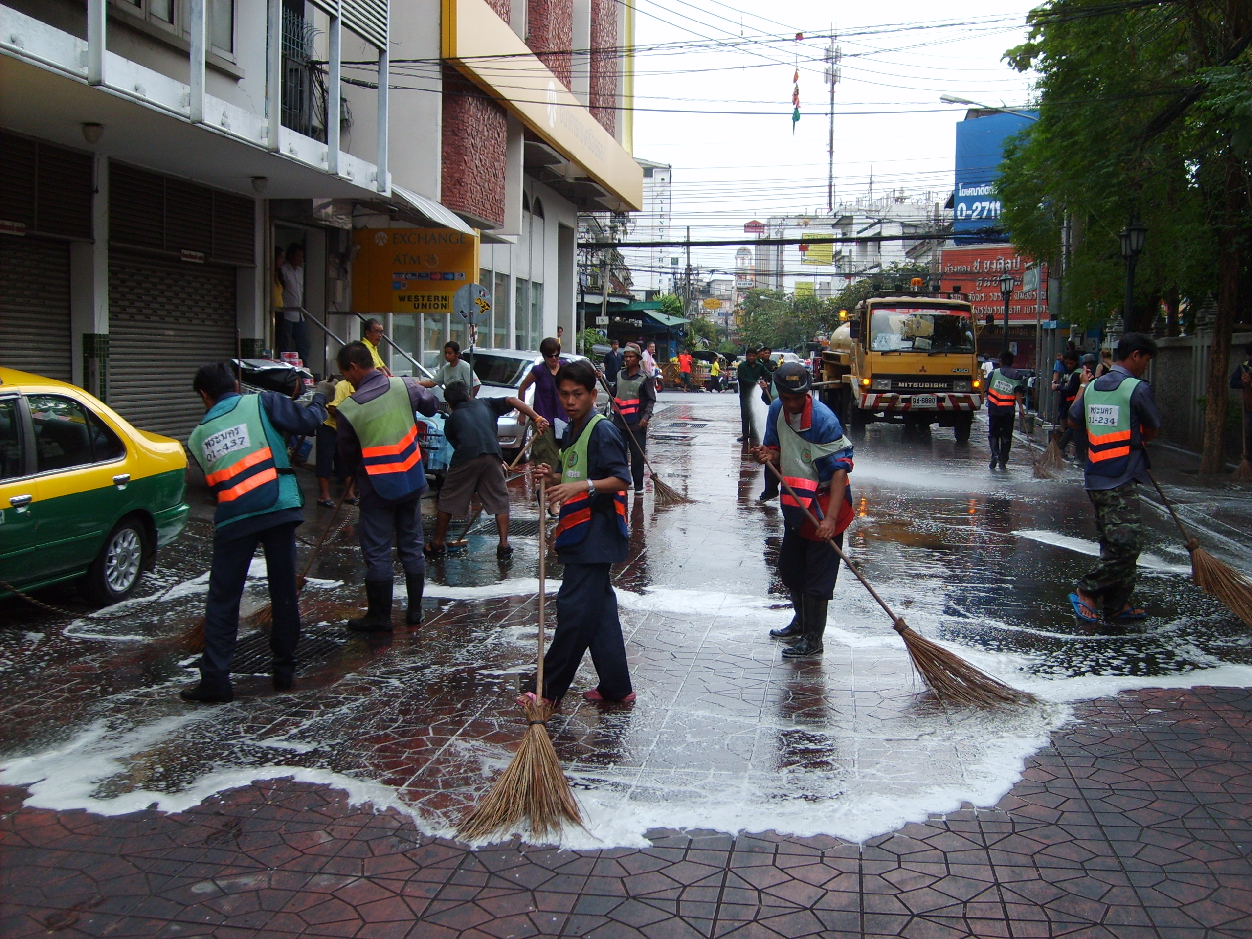 Street cleaners in Bangkok – Men at work in Thailand.