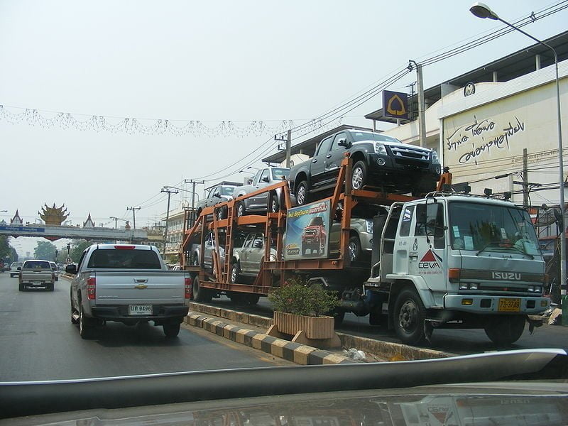 Isuzu truck carries Isuzu D-Max pickup trucks