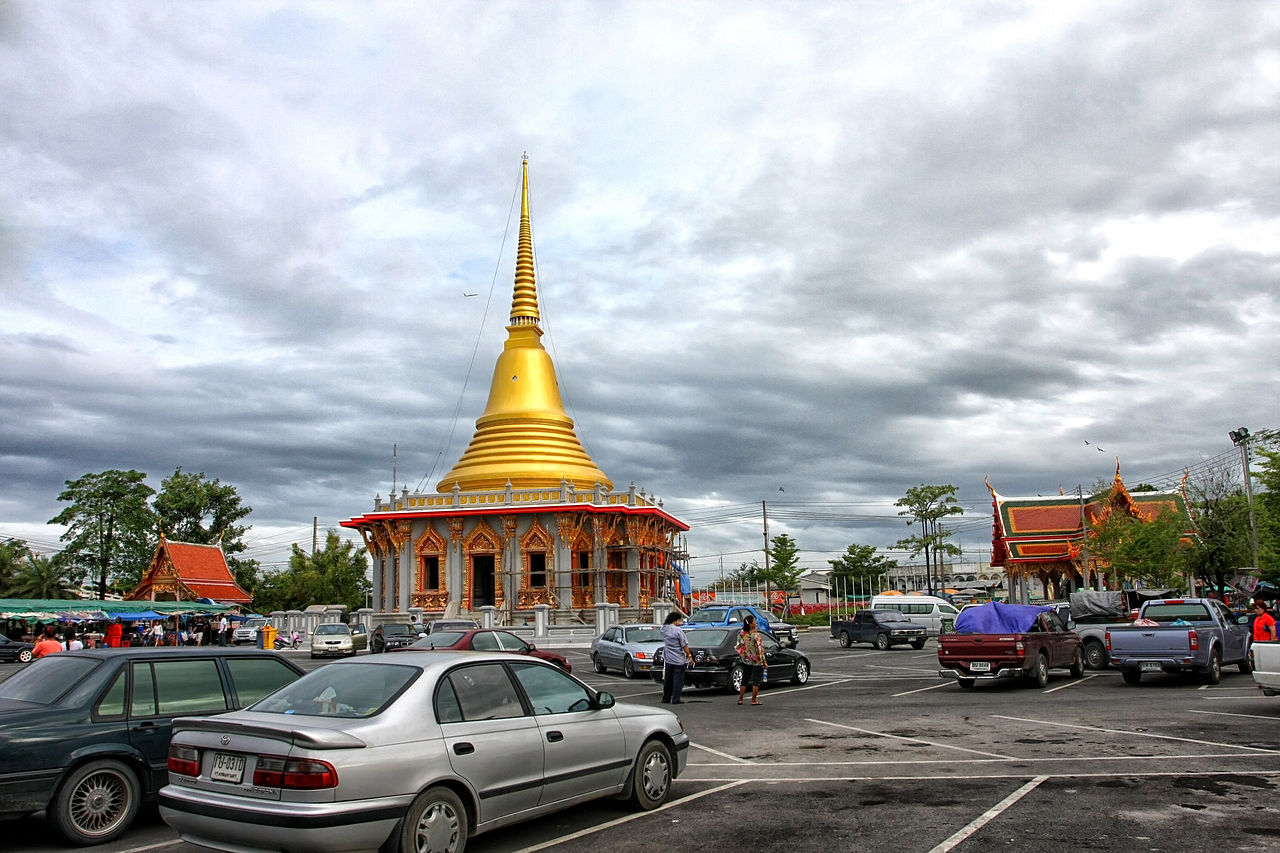 Wat Bang Phli Yai Nai in Samut Prakan