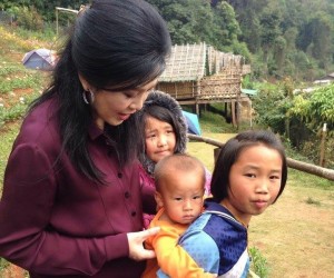 Yingluck Shinawatra with Thai hill tribe children