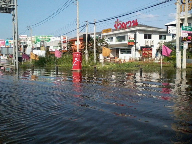 Nonthaburi riverside communities prepare for floods