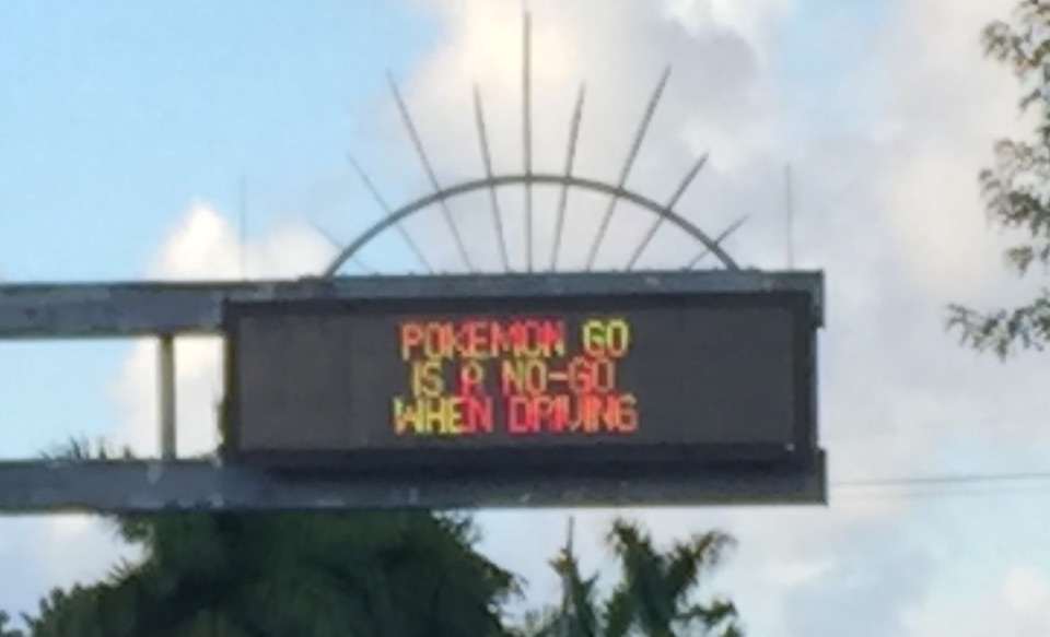 Sign warning drivers to not play Pokémon Go while driving