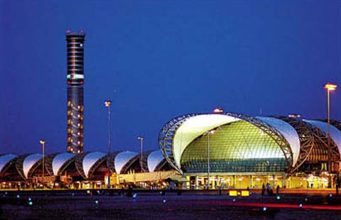 Suvarnabhumi Airport in Samut Prakarn at night.