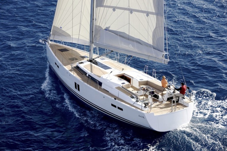 ITA, Italien, Castiglioncello, eine Yacht vom Typ Hanse 545 segelt vor der Kueste Italiens nahe Pisa